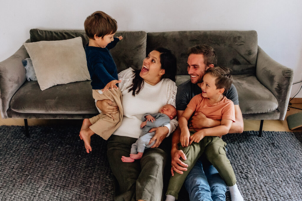 Newborn Shooting mit Geschwistern