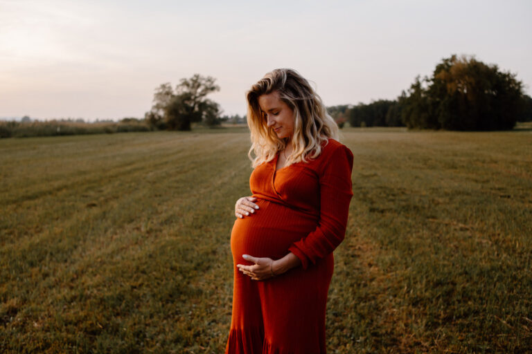 Wo finde ich schöne Schwangerschaftskleider für mein Fotoshooting?